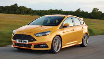  Ford Focus ST VS 