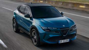 Φθηνότερη κατά 1.000€ η ηλεκτρική Alfa Romeo Junior από τη mild hybrid βενζίνη