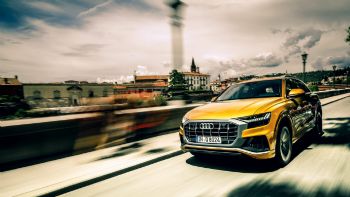 : N Audi Q8  