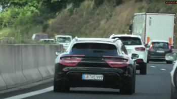 Στο δρόμο η Porsche Taycan Cross Turismo (+vid)