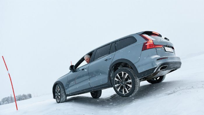 Γνωριμία: Volvo V60 Cross Country 