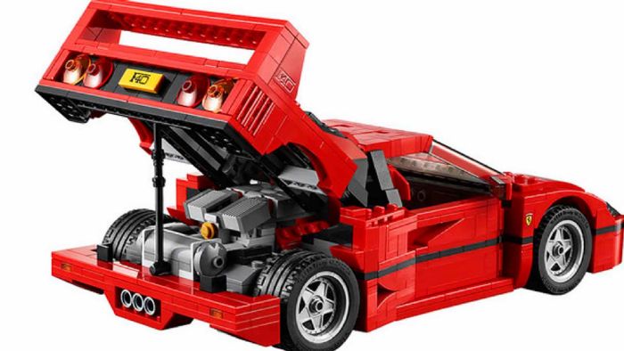 F40 φτιαγμένη από Lego