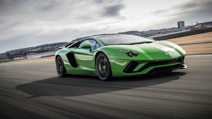 Μόνο τετρακίνητη η νέα Aventador