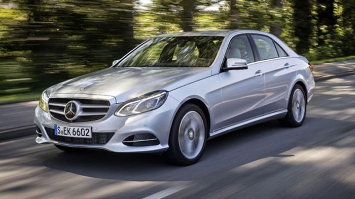 Η εικονιζόμενη έκδοση E 220 BlueTEC BlueEFFICIENCY θα φέρει ένα 2,1 λτ. 4κύλινδρο diesel κινητήρα, με απόδοση 170 ίππους και 400 Nm ροπής, ενώ η μέση κατανάλωση θα βρίσκεται στα 4,4 λτ./100 χλμ. 