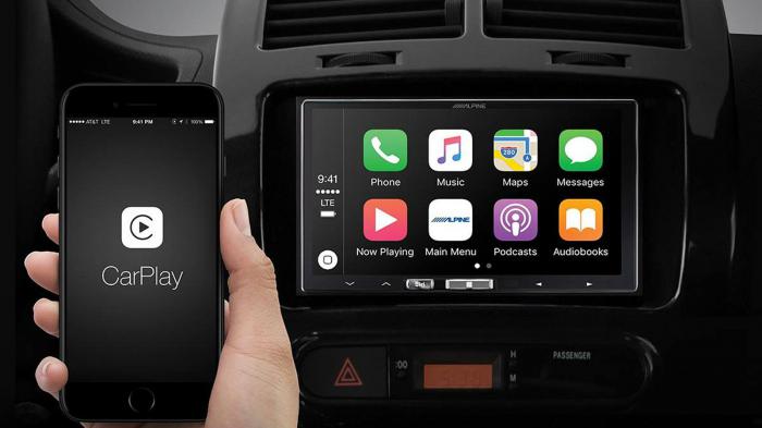 Πρώτη οθόνη με ασύρματη σύνδεση CarPlay