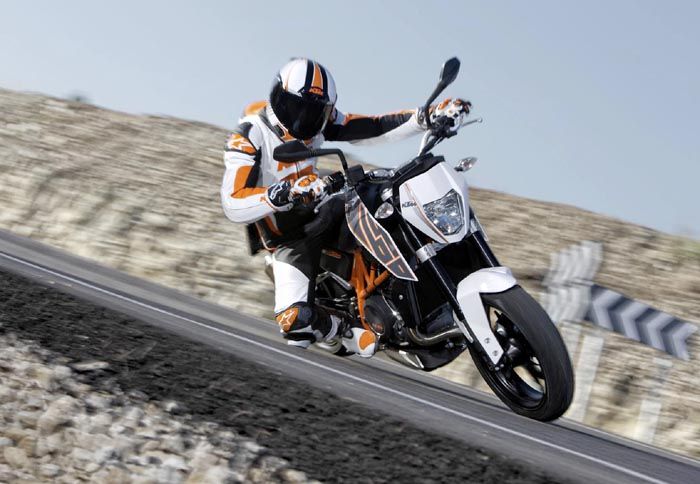 Νέο KTM 690 Duke με 8.450 ευρώ