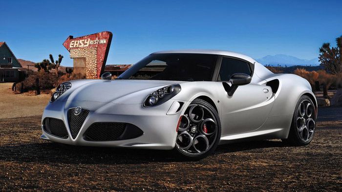 Η Alfa Romeo 4C βάζει φωτιά στην πίστα