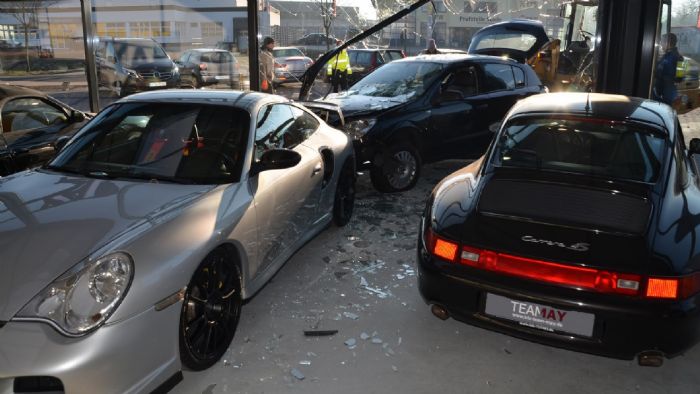 Porsche 911 GT2 Vs Opel Astra