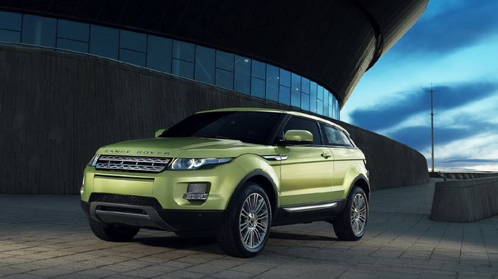 Η Land Rover θα κυκλοφορήσει για το εικονιζόμενο 3θυρο Evoque, πέρα από την cabrio εκδοχή του και την RS έκδοση μέχρι τέλος του έτους, με 300 ίππους και 2λιτρο turbo μοτέρ.  