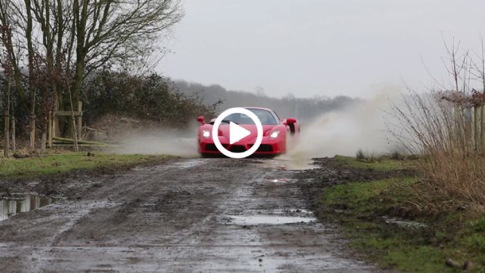 Οδηγός «ασελγεί» σε Ferrari Enzo