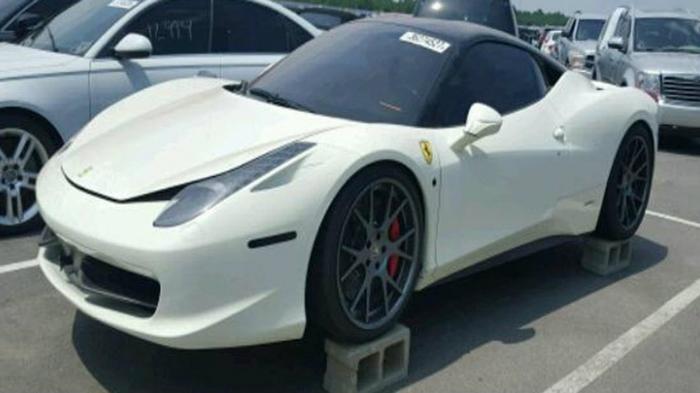 Ferrari 458 Ιtalia με «προβληματάκια» σε τιμή χώμα!