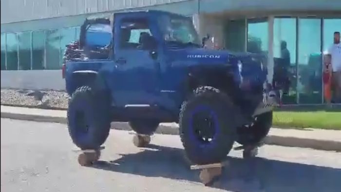 Jeep ισορροπεί σαν μπαλαρίνα (+video)