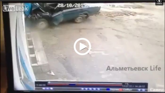 Lada ξέχασε να φρενάρει και… (video)