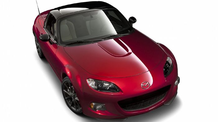 Το επετειακό Mazda MX-5 25th Anniversary Edition θα διατίθεται σε έντονο κόκκινο χρώμα, με την μεταλλική του οροφή να είναι μαύρη.