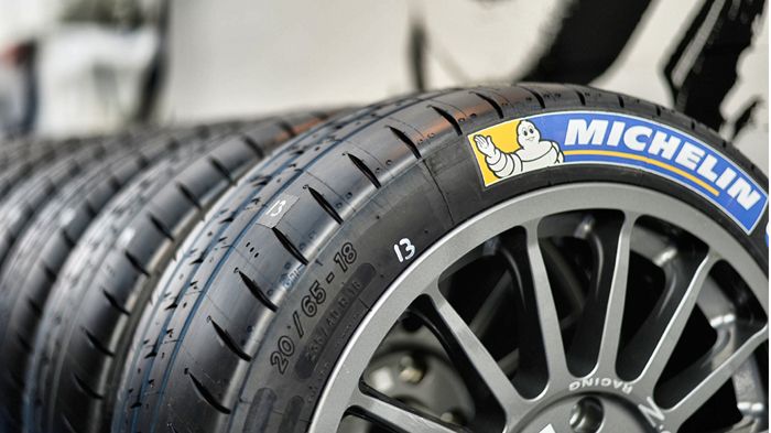 Η Michelin σχεδίασε ειδικά τα νέα ελαστικά,  MICHELIN Pilot Sport H4/S4, ώστε να αναβαθμίσει την ασφάλεια, διατηρώντας τις επιδόσεις στη βρεγμένη ή απλώς υγρή άσφαλτο.