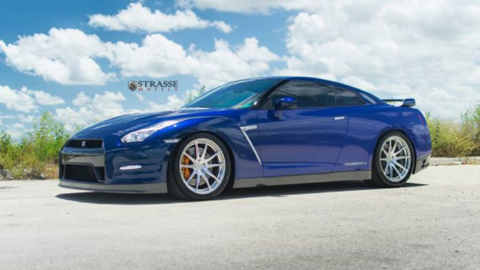 Nissan GT-R Dark Blue Strasse Wheels