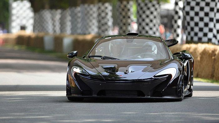 O Μπάτον οδηγεί την McLaren P1