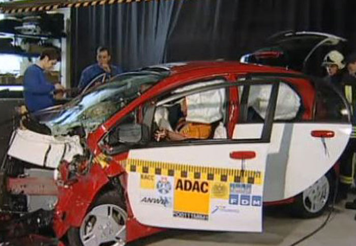 Crash Test για το Mitsubishi i-MiEV!