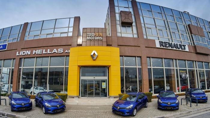 Παραδόθηκαν 5 νέα Renault Clio σε πυρόπληκτους