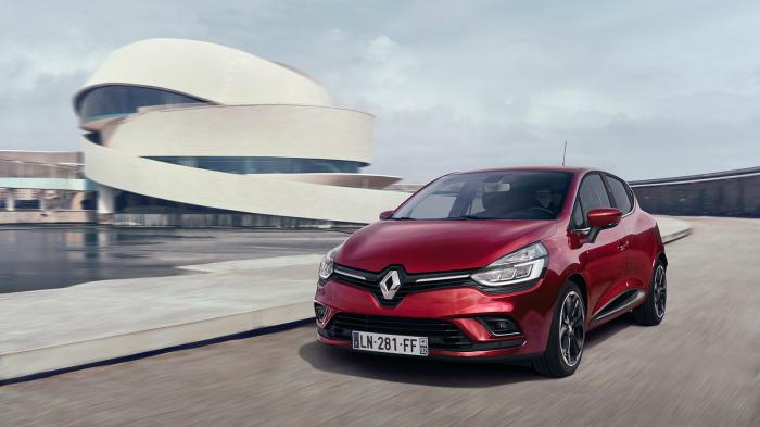 5 Renault Clio για τους πυρόπληκτους