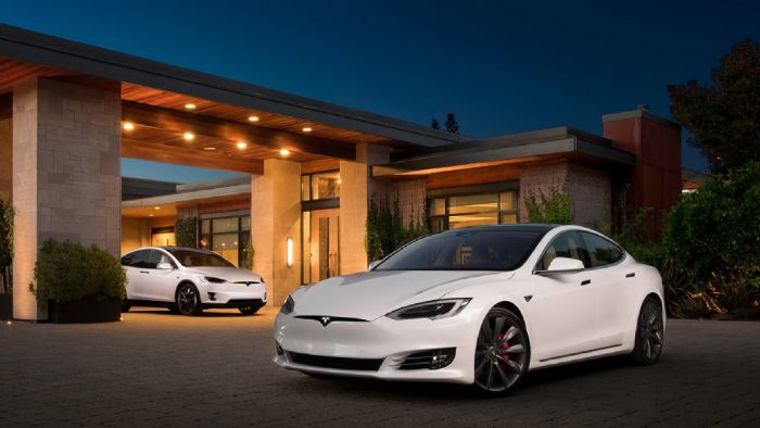 Η Tesla ανακοίνωσε πως όλα τα νέα Model S και Model X θα έχουν ως στάνταρ το σύστημα τετρακίνησης.