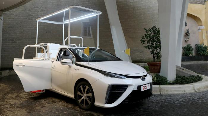 Toyota Mirai το νέο αυτοκίνητο του Πάπα