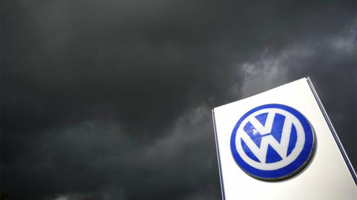 Νέες έρευνες στα γραφεία στελεχών της VW