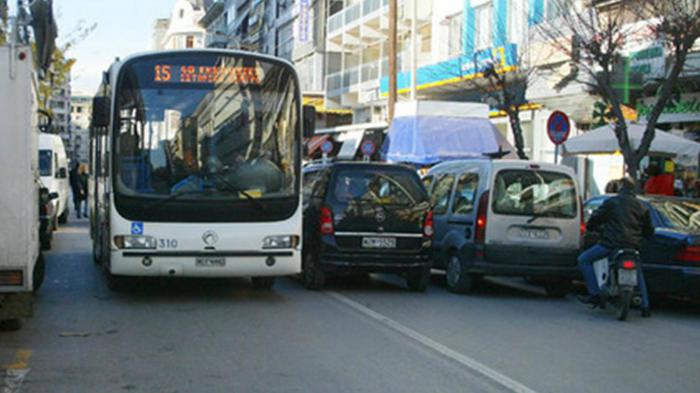 Το διπλοπαρκάρισμα γίνεται ποινικό αδίκημα