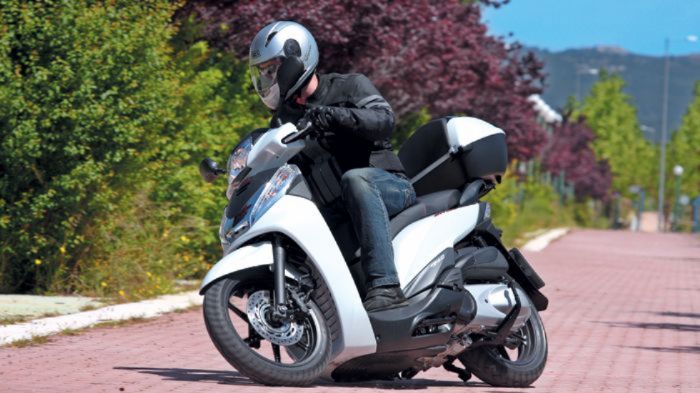 Scooter 300 κ.εκ. με 16ρηδες τροχούς