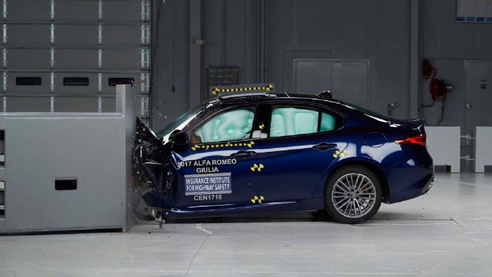 Αρίστευσε η Giulia στις δοκιμές IIHS (+vid)