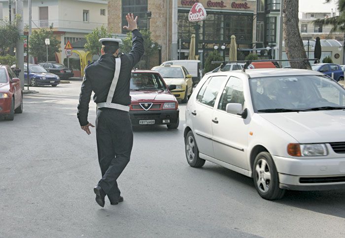 Πρόστιμα έως 1.000 ευρώ στα ανασφάλιστα οχήματα