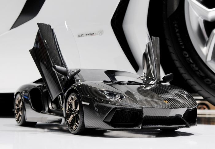 Η ακριβότερη Aventador, έχει κλίμακα 1:8!