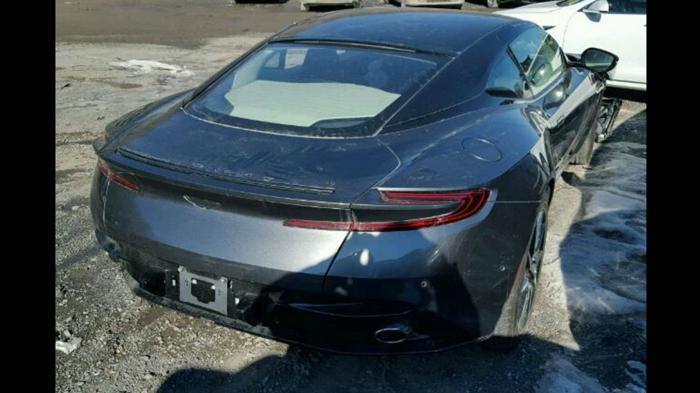 Aston Martin DB11 για ψίχουλα!