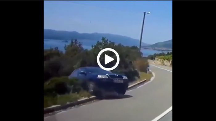 VIDEO: Την παραπήγε την όπισθεν κι έφυγε στον γκρεμό!