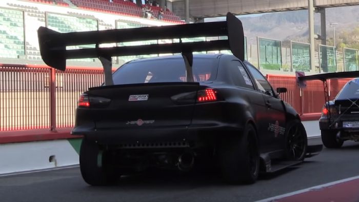 Τα αγωνιστικά αυτοκίνητα Time Attack είναι σίγουρα από τα πιο εντυπωσιακά στην όψη και αυτό το Mitsubishi Lancer Evolution X είναι από τα κορυφαία στην κατηγορία του.