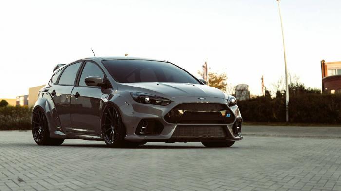 Μπορεί οι δύο εκδόσεις του Ford Focus, RS και ST να είναι «καυτές», ωστόσο αυτές που πρωταγωνιστούν στο θέμα μας πετάνε «φλόγες». 