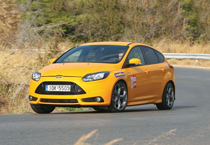 Tο νέο Focus ST ξεχωρίζει από μακριά και αυτό δεν οφείλεται μόνο στην αποκλειστική απόχρωση Tangerine Scream...