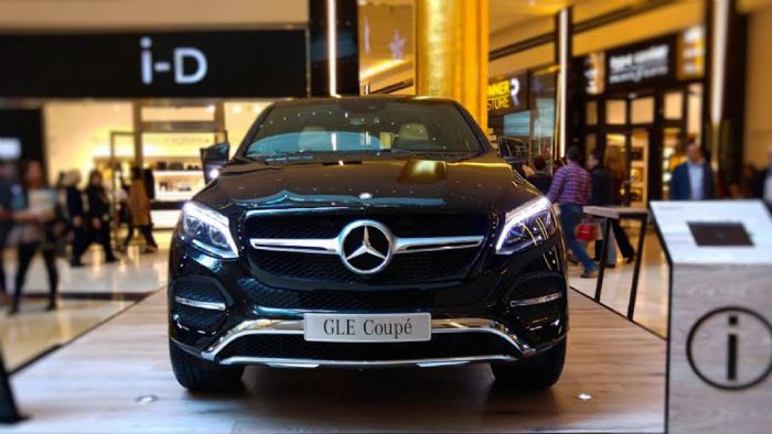 Mercedes και Smart βόλτα στο εμπορικό