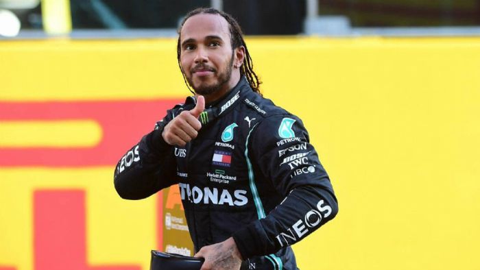 Hamilton: «Πέταξε» σπόντα για το πως αγωνίζεται ο Verstappen