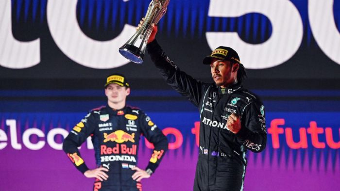 Ηamilton: «Oι κανόνες δεν ισχύουν για τον Verstappen»