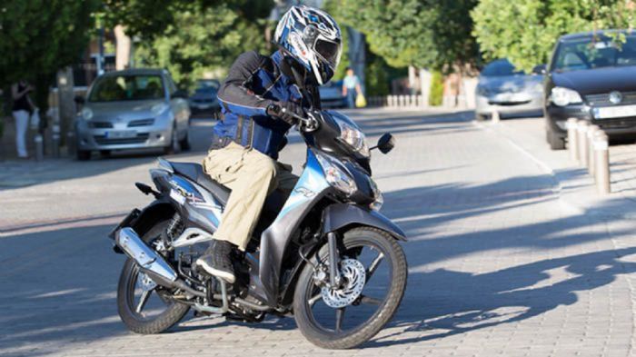 Test: Honda Supra-X 125 HelmIn