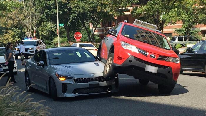 Toyota RAV4 καβαλάει Kia Stinger