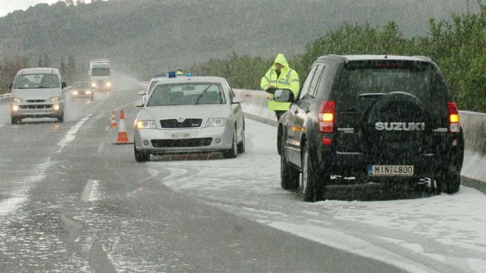 Κακοκαιρία «Μπάρμπαρα»: Κλειστή η Εθνική Οδός Αθηνών-Λαμίας