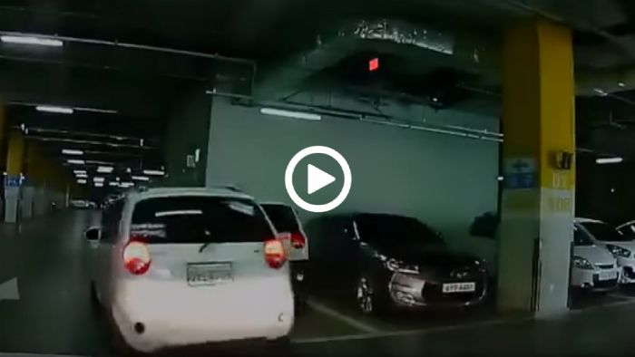 Συγκρουόμενα σε parking