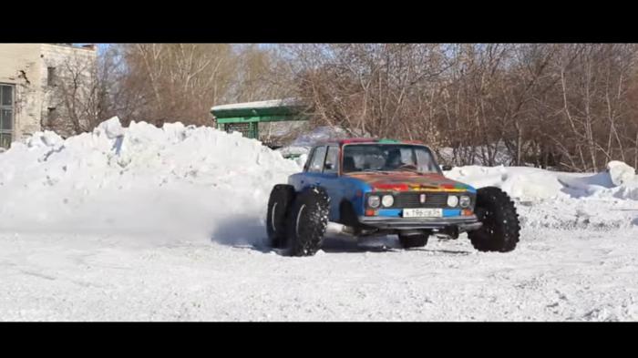 Lada με 38άρες ζάντες driftάρει (+vid) 