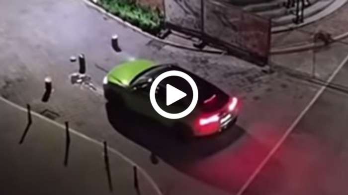 Lamborghini Urus κουτουλάει στα κολωνάκια σαν ταύρος