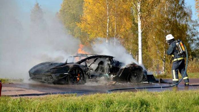 Lamborghini έγινε στάχτη