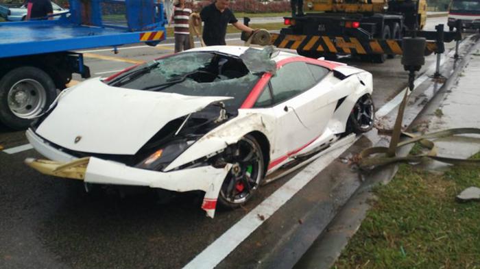 18χρονος διέλυσε Lambo (+vid)