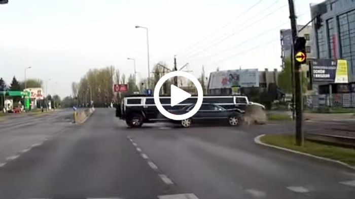 Audi πάνω σε Hummer Limo!