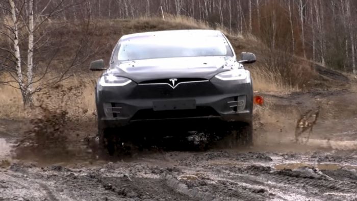 Τesla Model X στις λάσπες (+video)